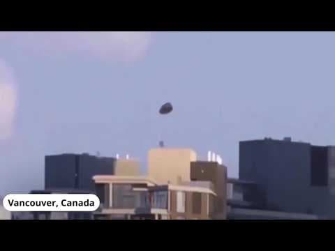 A large amorphous UAP that appears to shapeshift is filmed flying through a city in Mexico