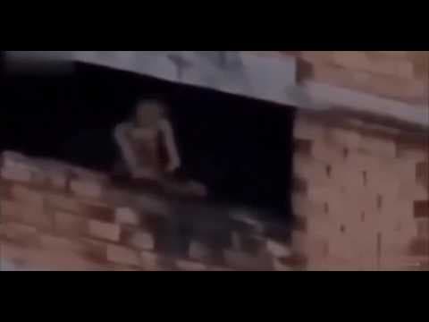A Chinese man recorded a disturbing humanoid in an abandoned building